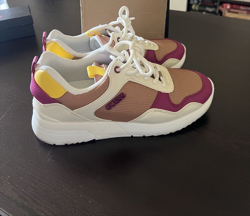 Обувки/кецове Guess