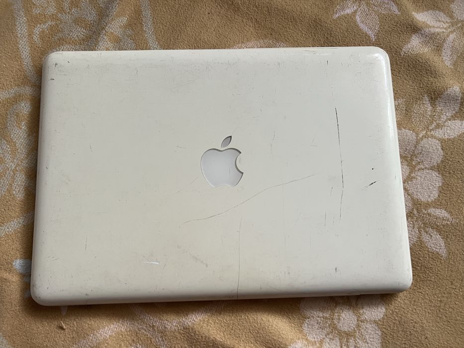 Macbook Unibody 2011 alb