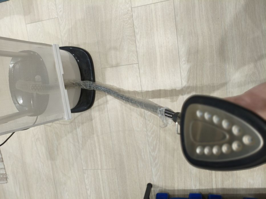 Паровый утюг для одежды