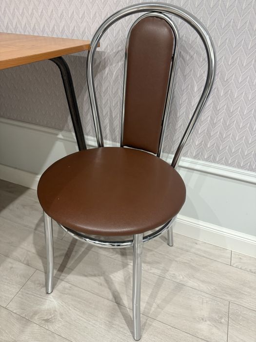 Продам стол и стулья