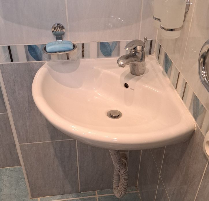 Продается раковина с краном