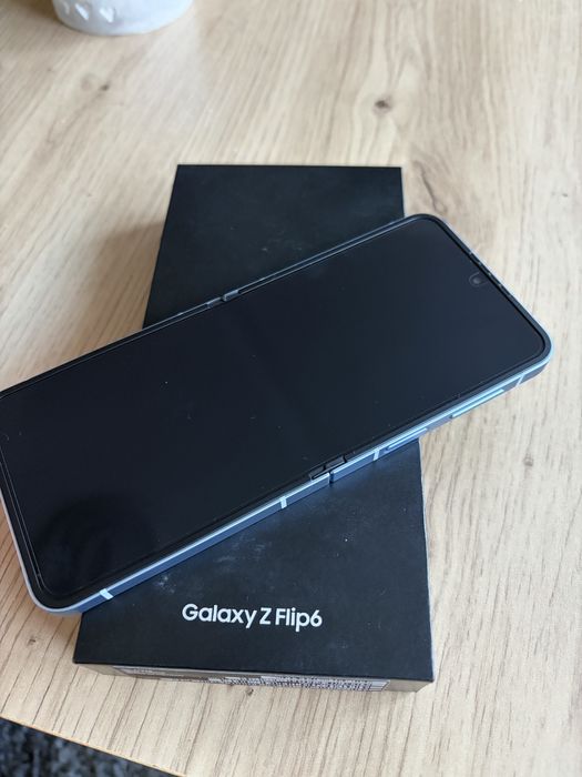 ГАРАНЦИОНЕН! Samsung Galaxy Z Flip 6 256GB Син
