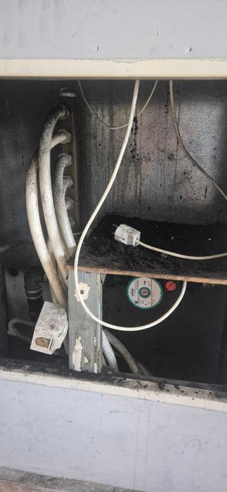 Камина с водна риза и панелни радиатори