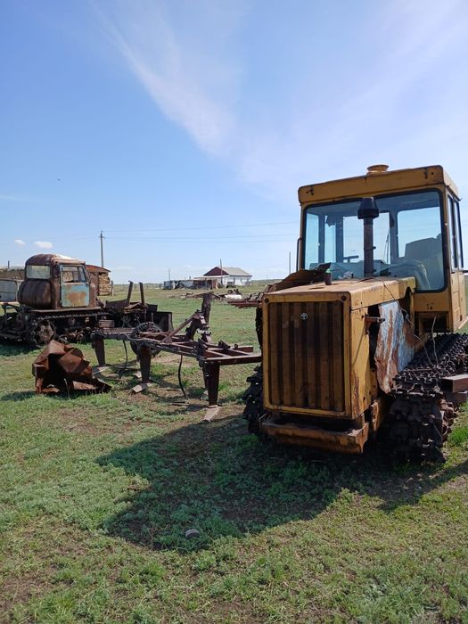 ДТ. 75 трактор гусеничный