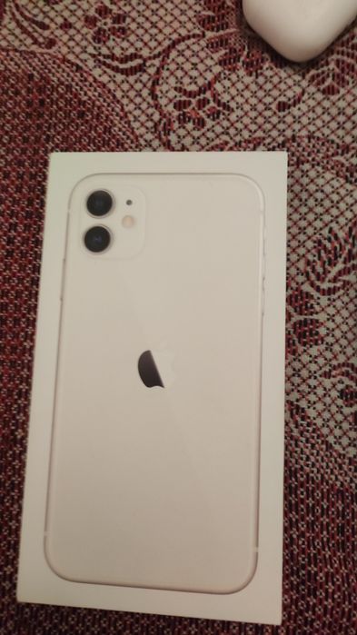 продаю 11 Белый 128гб