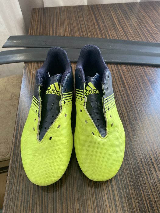 Бутонки за момче