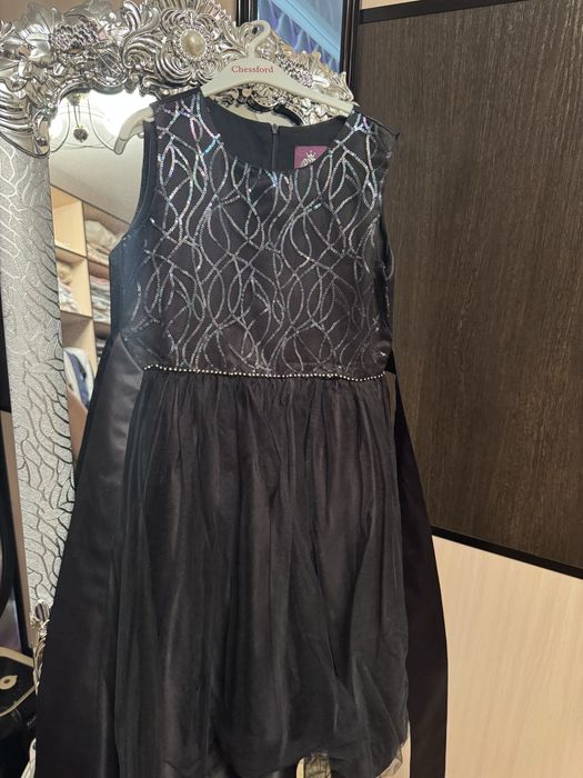 Продам Праздничные Платья для девочки