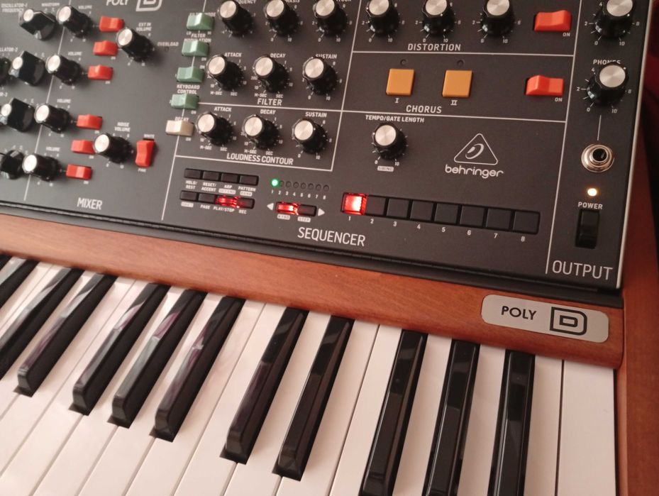 Behringer POLY D