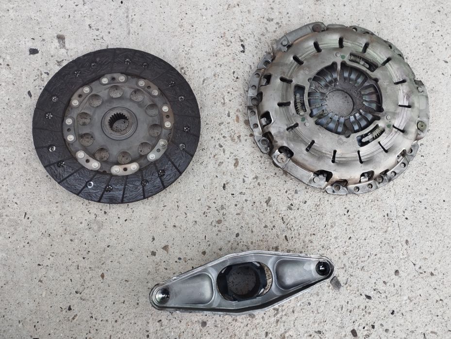 Комплект съединител Luk с лагер за БМВ, BMW, 1,3,5,6,X1,X3