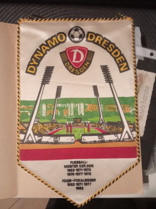Оригинално флагче на Динамо Дрезден