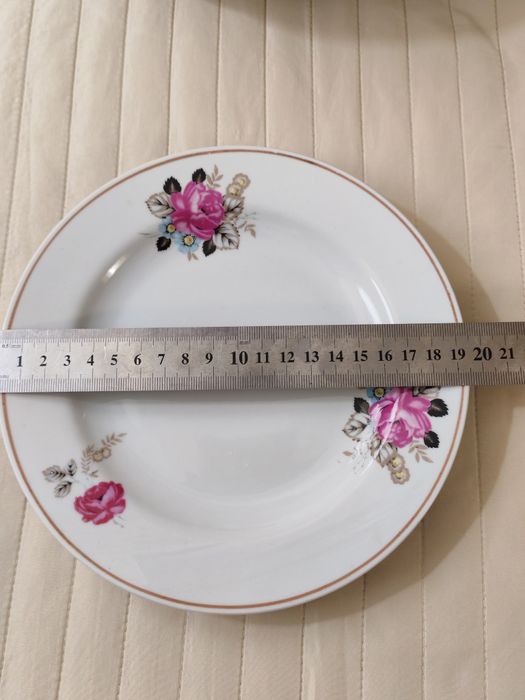 Столовый фарфоровый сервиз