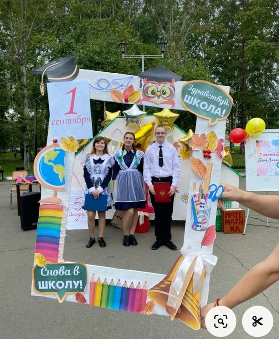 Оформление школы шарами  на 1 сентября