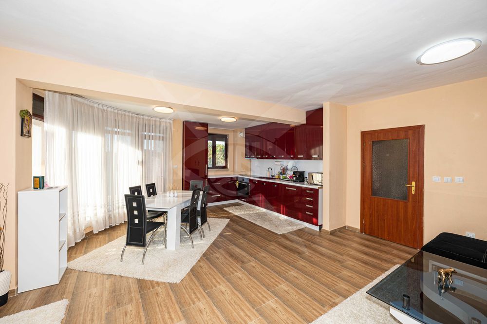 Продава се Тристаен апартамент в Пловдив, Остромила - 116 кв.м за 1432 €/кв.м - Снимка #10
