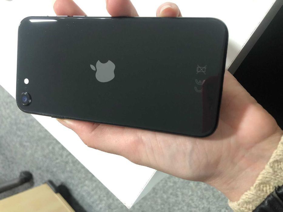 Vand IPHONE SE in stare foarte buna