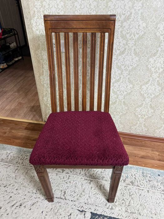 Продается стол со стульями