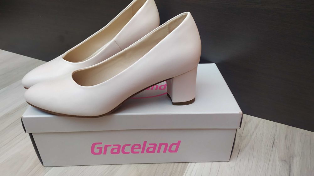 Бежови официални обувки