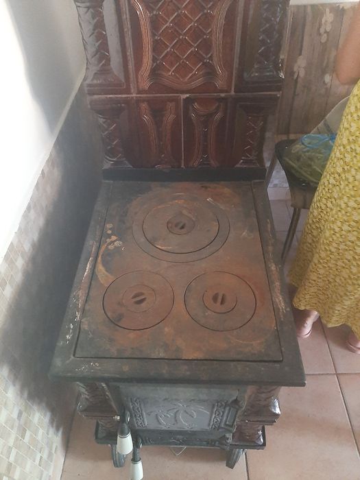 Sobă bucătărie pe lemne