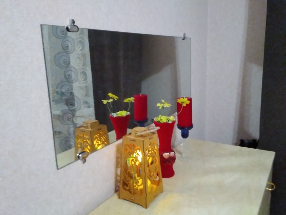 Продам зеркало настенное  длина 100 см.ширина 40см.