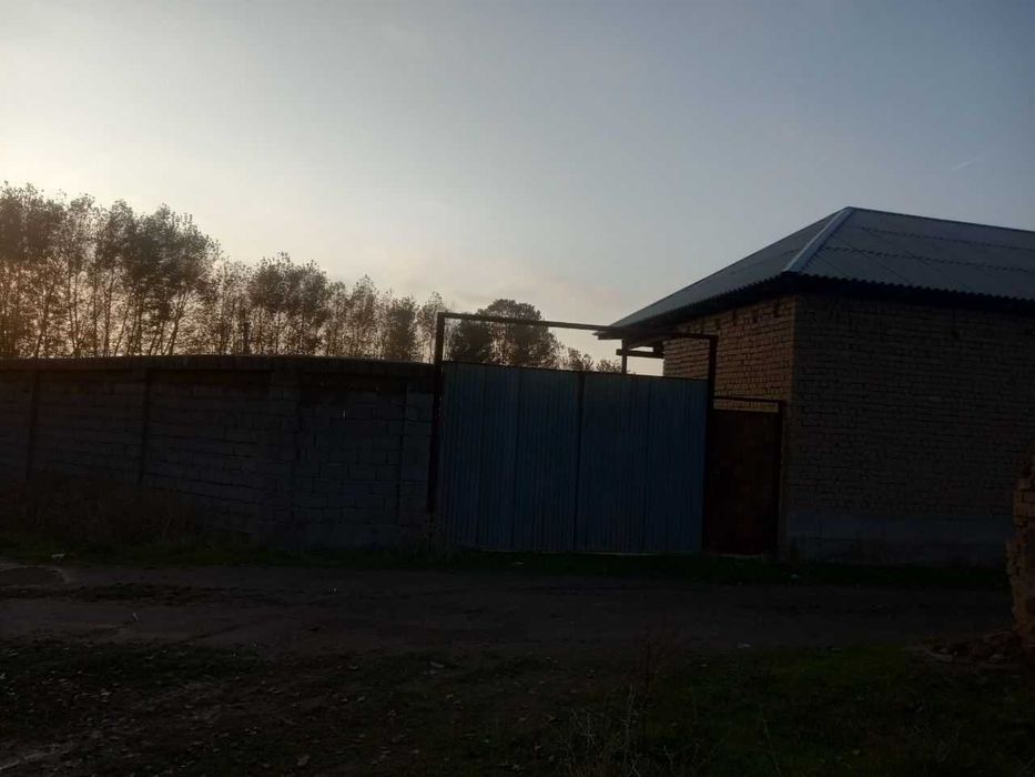 Участка сотилади 15 сотх хона 3 уйи бн