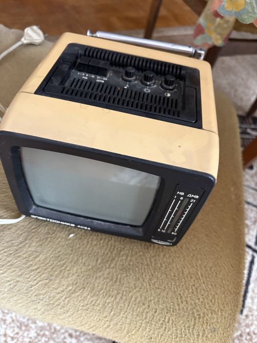 Ретро соц телевизор – има звук, няма картина – за ремонт/декор