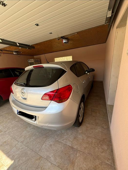 Opel Astra J 2011