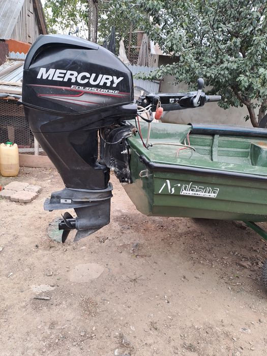 Vând schimb motor Mercury 40 cp