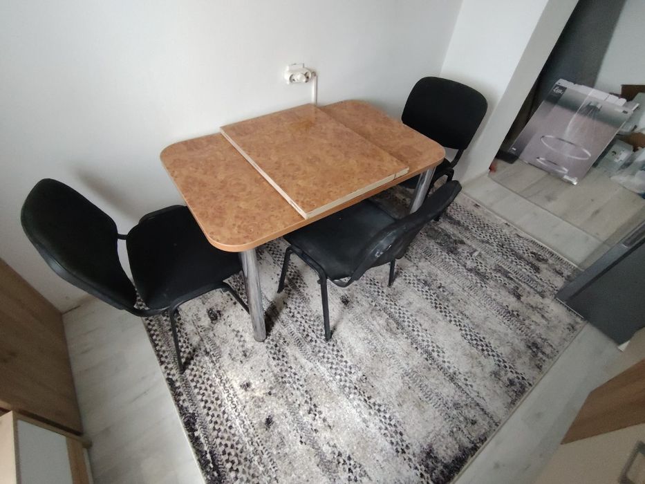 Vând 3 scaune preț 100