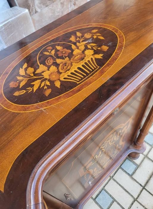 Изключително красив италиански шкаф