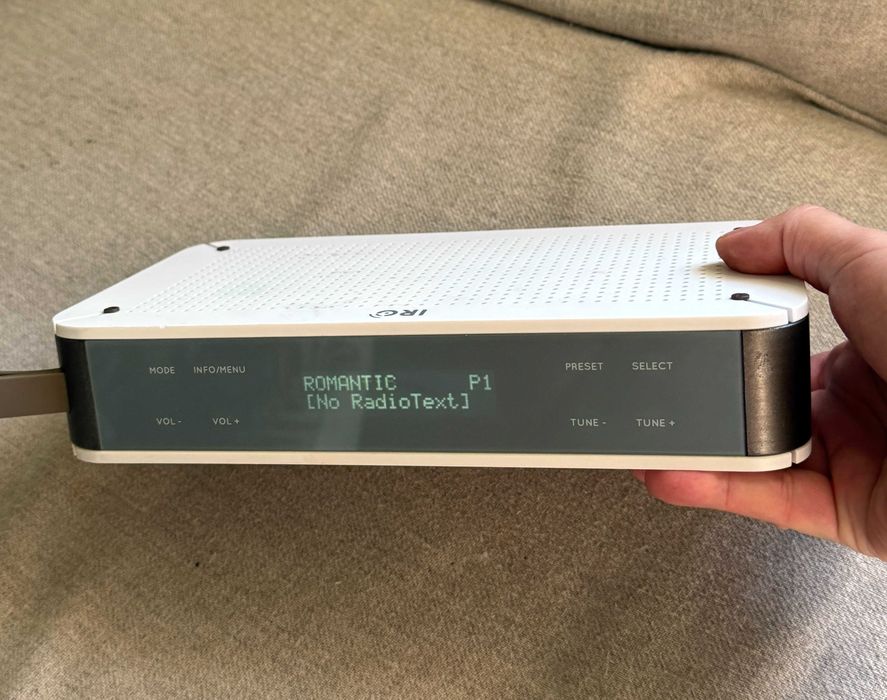 Radio Digital IRC DAB+ FM Bluetooth NFC IKR1520