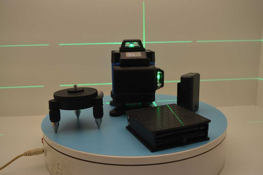 Are 2 BatteriesPromotie autoNivela unda profesionala unda 16 lini 4D  360 cu autonivelare cu telecomanda