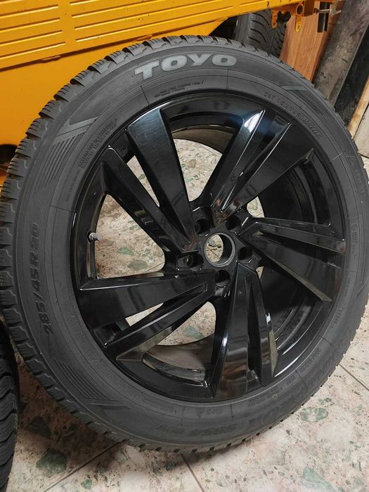 Vând roți complete VW Touareg