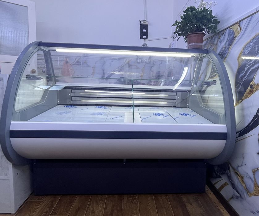 Витринный холодильник.