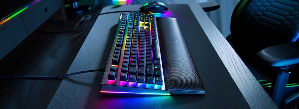Tastatura Gaming mecanica RAZER BlackWidow V4 Green Clicky Switch, US RZ03-04690100-R3M1 negru garantie noua Sigilata