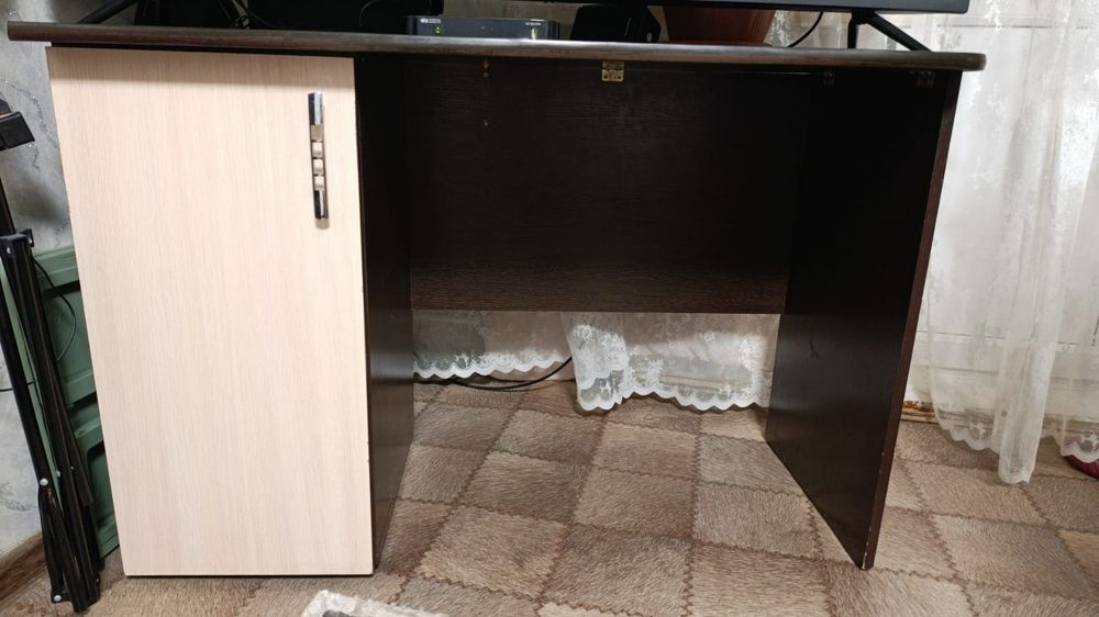 Продам компьютерный стол