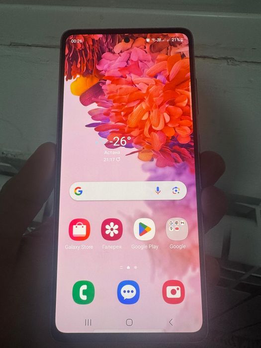 Samsung S20 FE в хорошем состоянии
