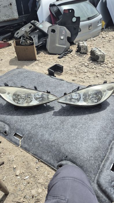 Десен Оригинален Фар  за Пежо 307 2001 - 2008г