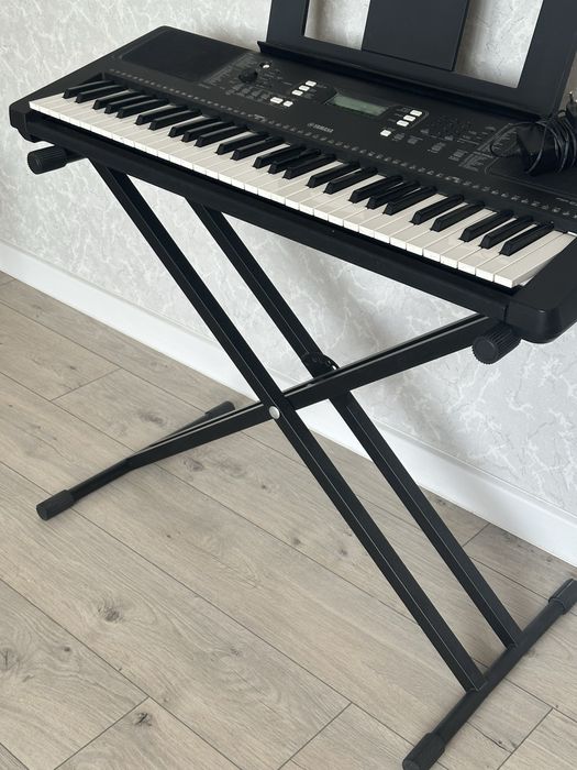 Продам синтезатор Yamaha PSR-E373