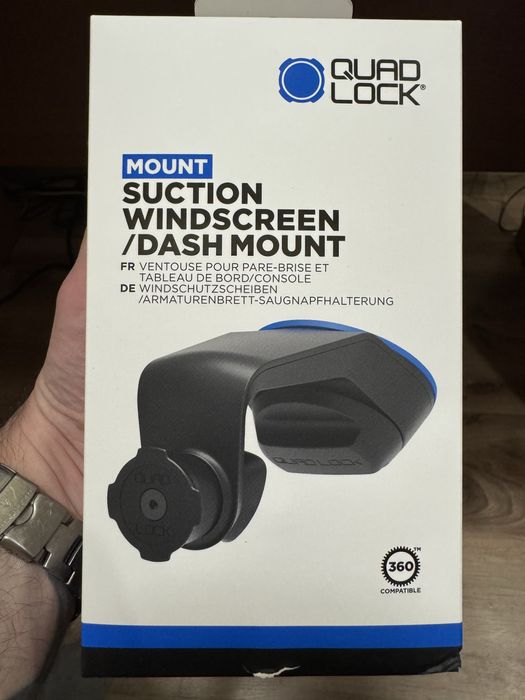 Продавам Quad Lock - калъф iPhone 15 PRO, и два вида стойки за кола