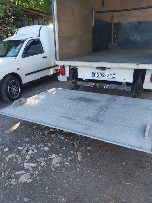 Продавам Животновоз Нисан Атлеон