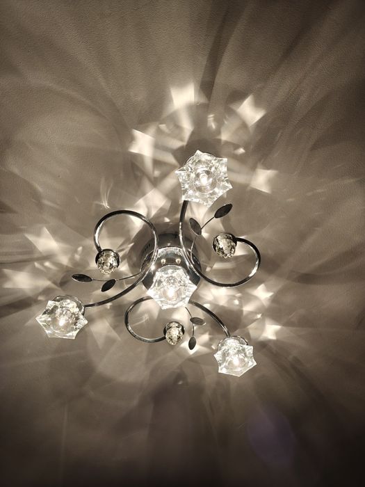 Lustra cu telecomanda