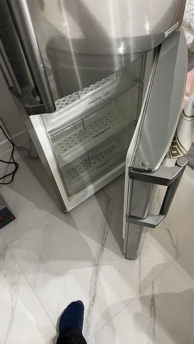 Продается Холодильник LG хорошо работает
