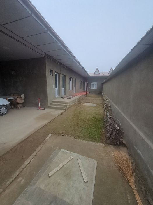 Буссув Гагарида 2 сотиг уй сотилади Назарбек гулчилик.Тарнов тарафда