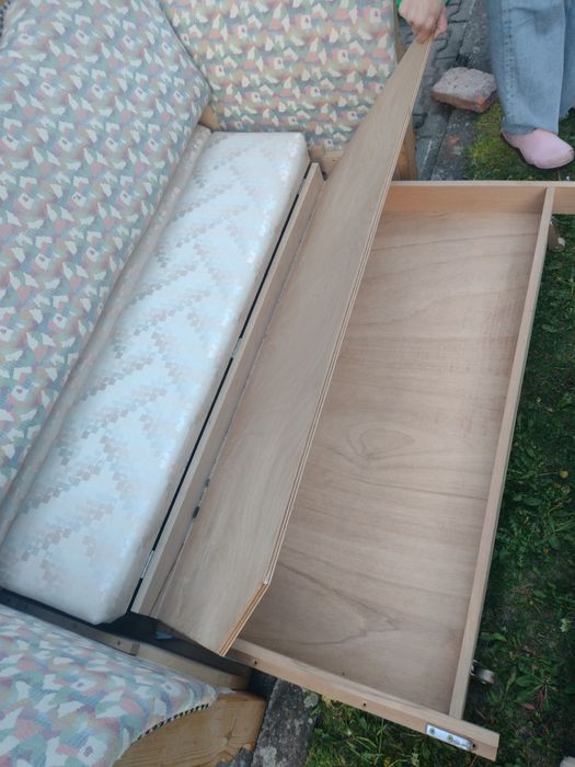 Canapea extensibila din lemn masiv