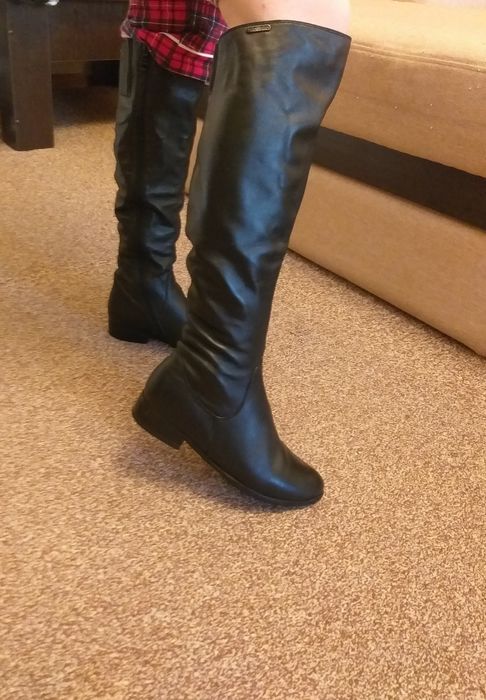 Сапожки-ботфорты демисезонные фирма Молка,чистая кожа.размер 36-36,5