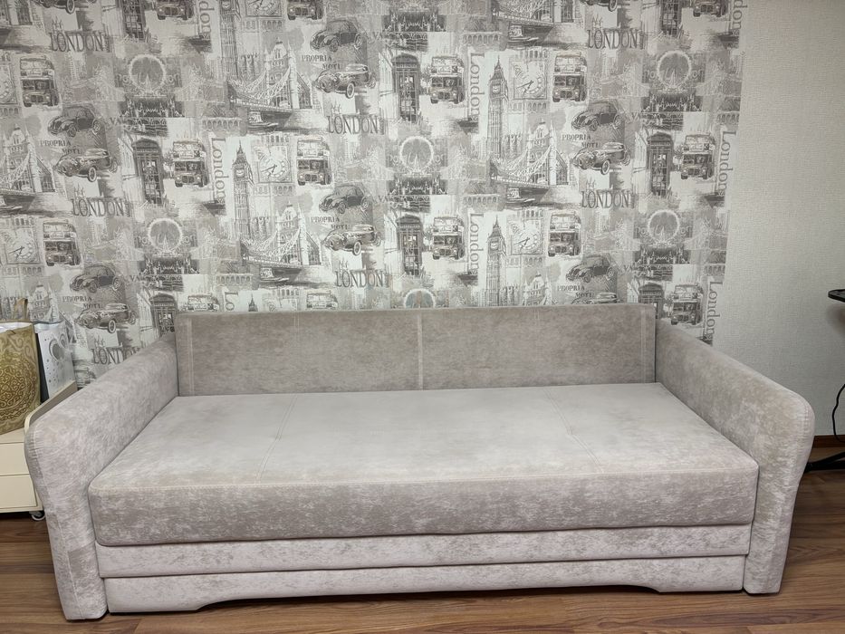 Продам диван (Россия)