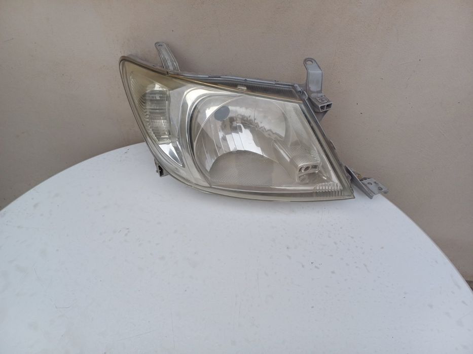 Десен фар за Toyota Hilux; 2004г.-2011г.