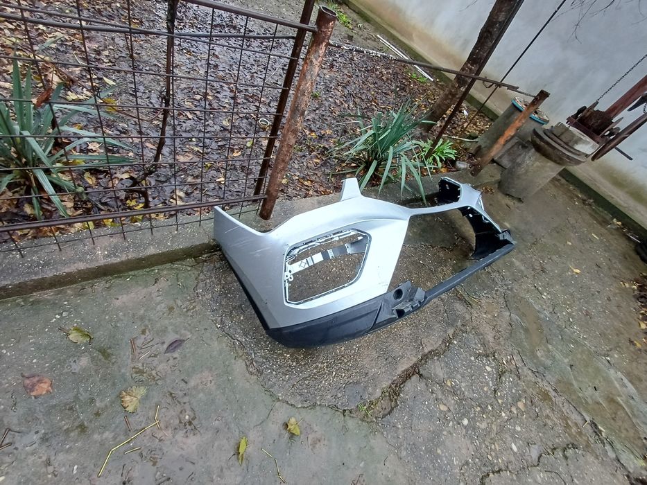 Bara fata SEAT ATECA 2024, cu spoiler si ornamente dreapta.