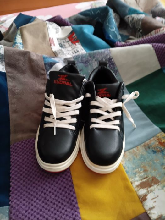 Продам кроссовки мужские