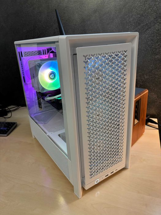 PC Gaming R 5 9600X | RX 9060 XT + CADOU