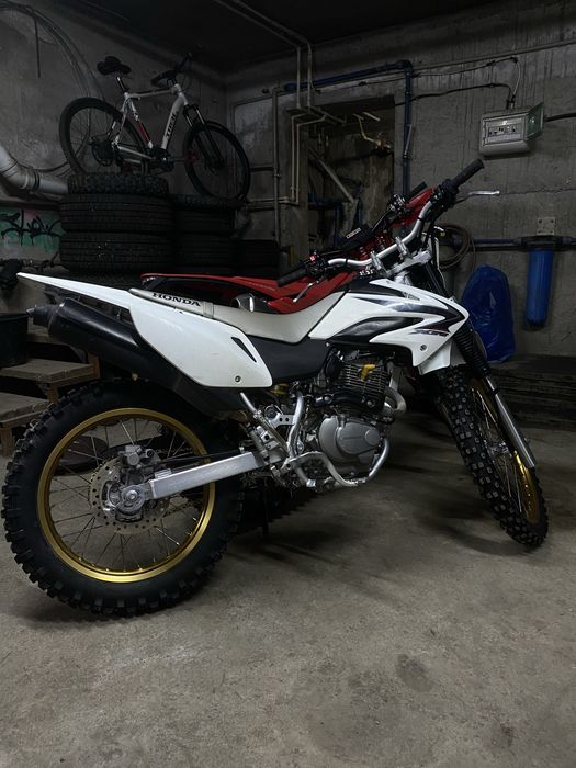 Мотоцикл Honda xr 230